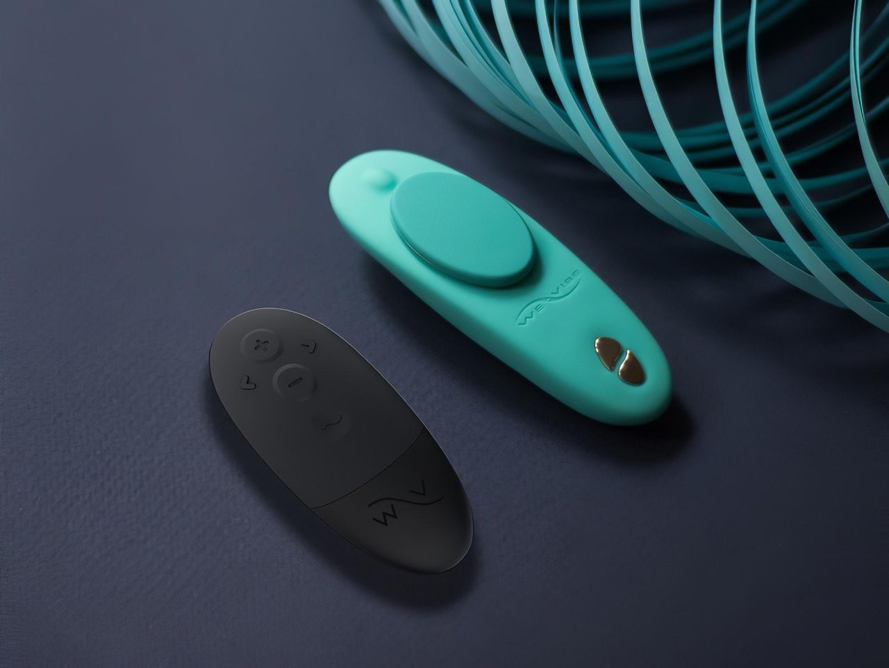 We-Vibe Moxie+ - App- és távirányítós csiklóvibrátor (türkiz)